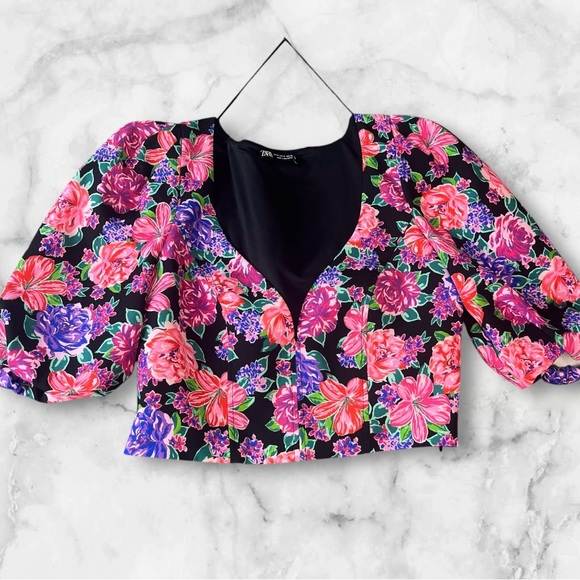 Zara Tops - Zara Floral Woman’s Trendy Crop Top.Medium